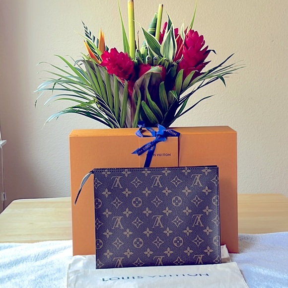 🛵 LOUIS VUITTON TOILETRY POUCH 26 🛵 - Picture 2 of 15
